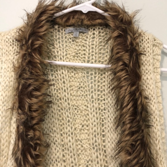Very CUTE faux fur sweater - Picture 1 of 3